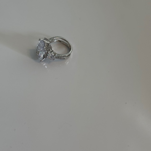 Ring - Picture 3 of 4